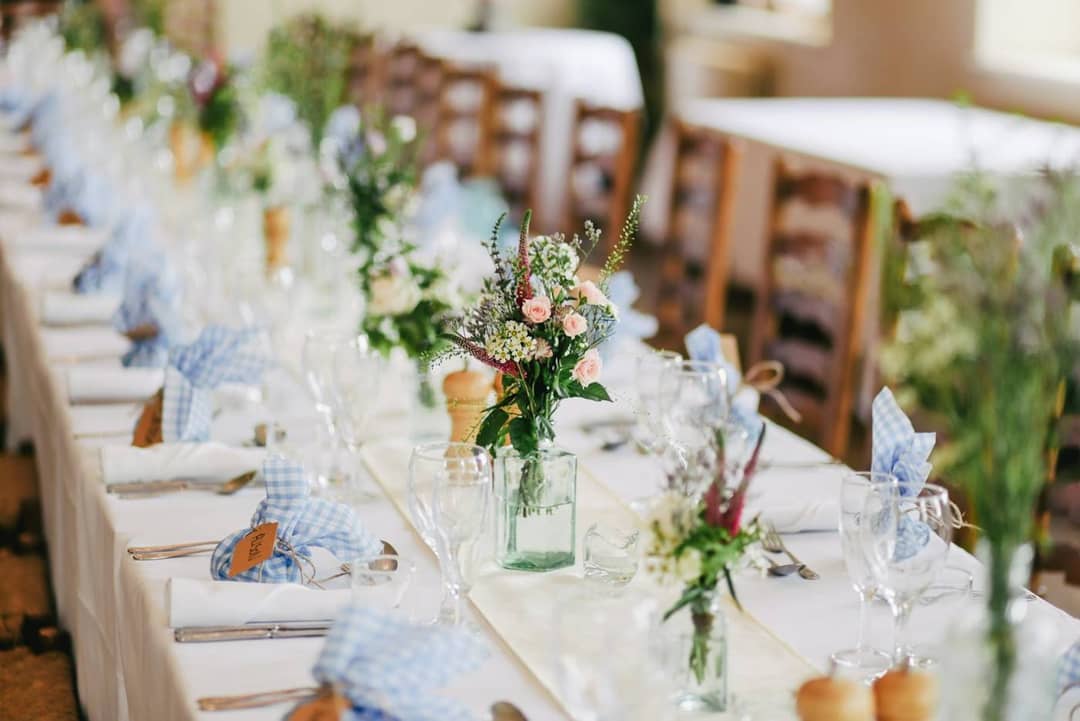 Long table dressed with linen and wildflowers